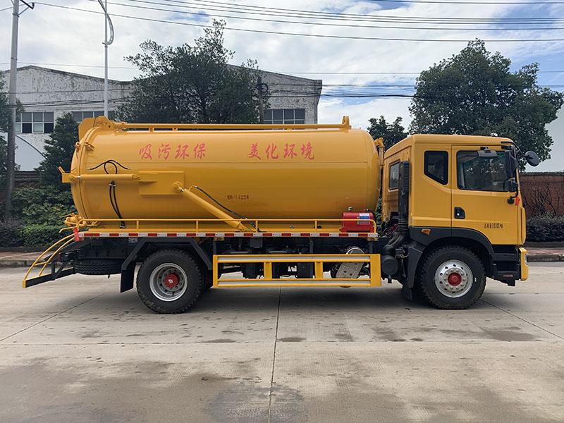 中潔牌XZL5180GXW6型吸污車(chē)